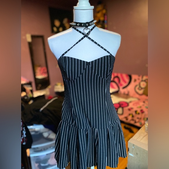 SHEIN Dresses & Skirts - SHEIN Black and White Pinstripe Strapless Dress